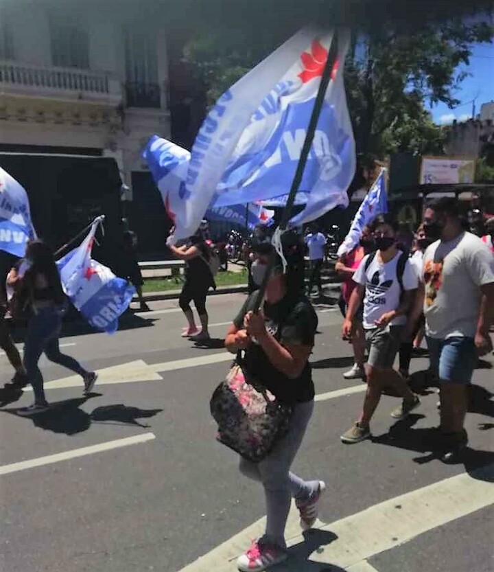 Convocatoria  Segunda Independencia marchó con una gran columna disciplinada en conmemoración de las gloriosas jornadas del 19 y 20 de diciembre 2001 y en homenaje a los caídos esos días. Junto a otras organizaciones hermanas llegamos al obelisco e  hicimos paradas de minutos de silencio en lugares donde cayeron los Compañeros. Felicitamos a todos y todas por la gran concurrencia. Memoria Histórica Convocatoria Segunda Independencia